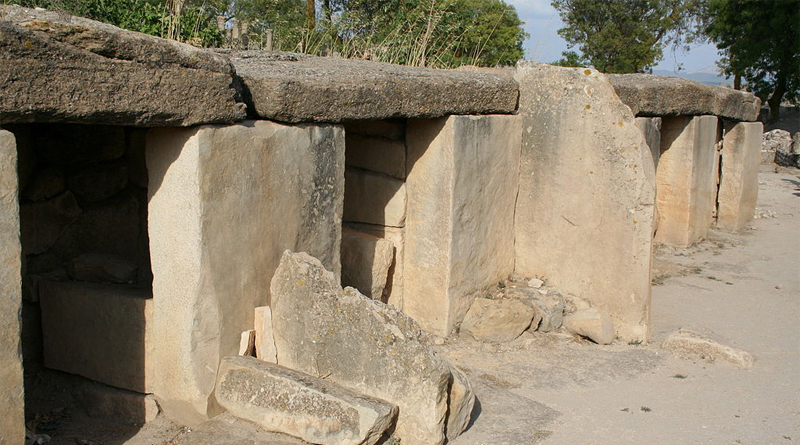 Megalithbauten von Makthar - Von Pradigue - Eigenes Werk, CC BY 3.0, https://commons.wikimedia.org/w/index.php?curid=7711589