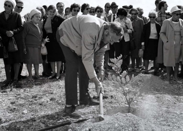 Richard Abel - Pflanzung eines Baums der Gerechten der Völker in der Gedenkstätte Yad Vashem in Israel