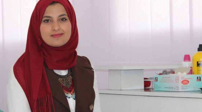 23-jährige Tunesierin Safa Zideni eröffnete erste Podologie-Praxis in Sidi Bouzid