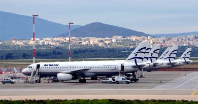 Flugzeuge von Aegean Airlines am Heimatflughafen in Athen - Foto: Hansueli Krapf Eigenes Werk: Hansueli Krapf