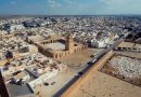 Die Medina von Kairouan. Luftaufnahme - Bild: Momin Bannani from London, UK [CC BY-SA 2.0 (https://creativecommons.org/licenses/by-sa/2.0)]