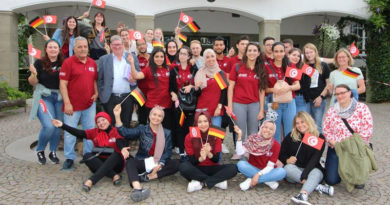 Bei einem Empfang im Rathaus der Hansestadt Attendorn begrüßte der Stellvertretende Bürgermeister Horst Peter Jagusch die Teilnehmenden eines deutsch-tunesischen Jugendaustausches, der in der Akademie Biggesee in Neu-Listernohl stattfand. © Hansestadt Attendorn