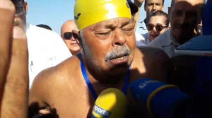 Néjib Belhedi schwimmt von Italien nach Hammamet