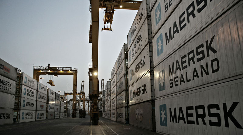 Maersk nimmt neue Transportverbindung zwischen Rades und Cagliari auf - Von Maersk Line - Endless stacks of containers, CC BY-SA 2.0, https://commons.wikimedia.org/w/index.php?curid=27641201