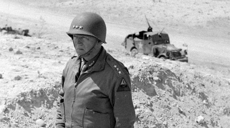 Gemeral Patton im März 1943 in der Nähe von Gafsa
