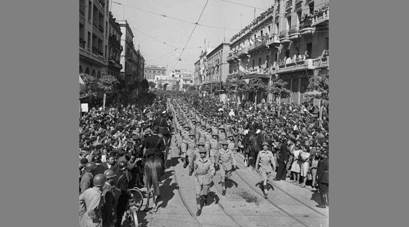 Einzug britischer und amerikanischer alliierter Streitkräfte in Tunis, Tunesien am 20. Mai 1943