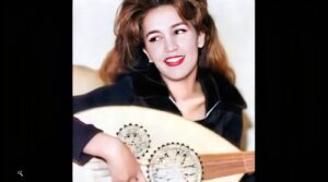 Dhekra Mohamed, legendäre tunesische Sängerin, wird in Gafsa geboren