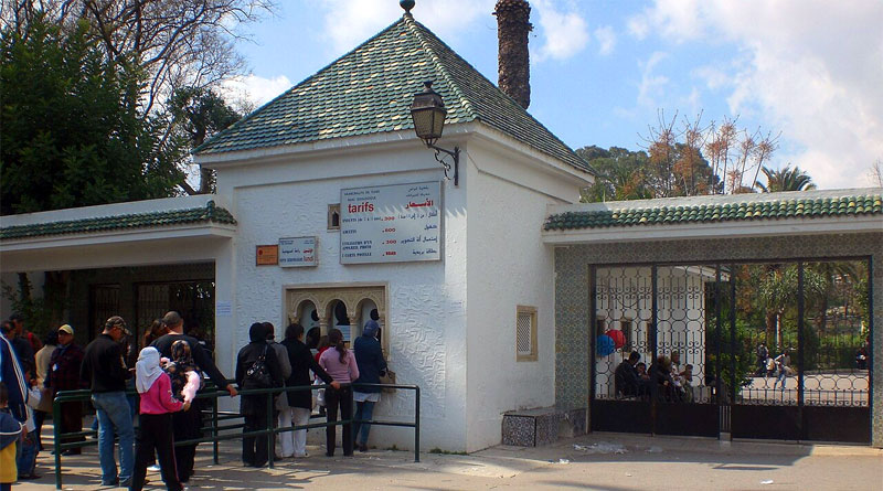Eingang des Zoo Belvedere Tunis - Bild: م ض — Travail personnel, CC BY-SA 3.0, https://commons.wikimedia.org/w/index.php?curid=6284368